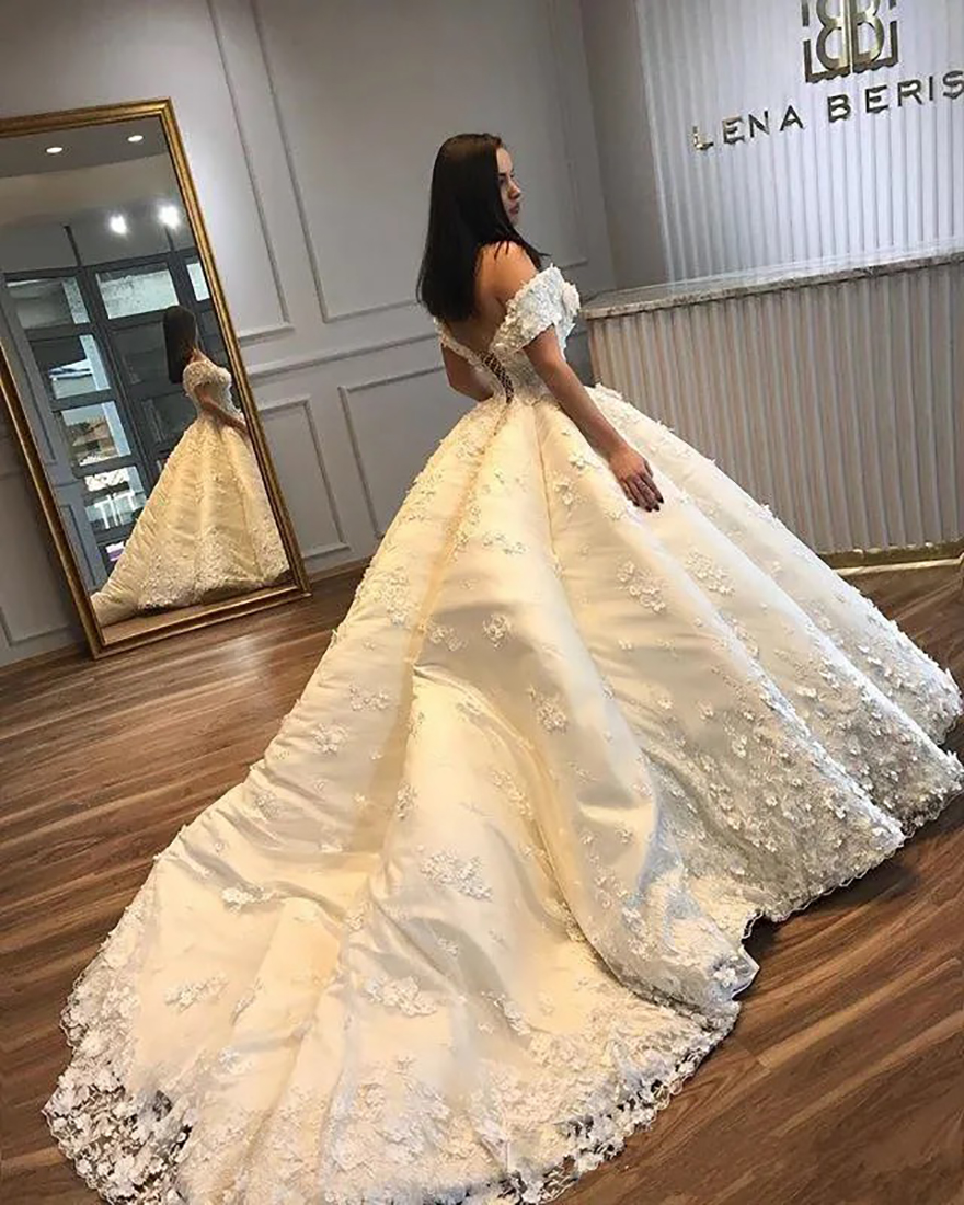 Luxury Ball Gown Wedding Dresses Off Shoulder 3d Appliqued Bridal Gowns With Cathedral Train Plus Size Dubai Arab Formal Wedding Dress Cus
