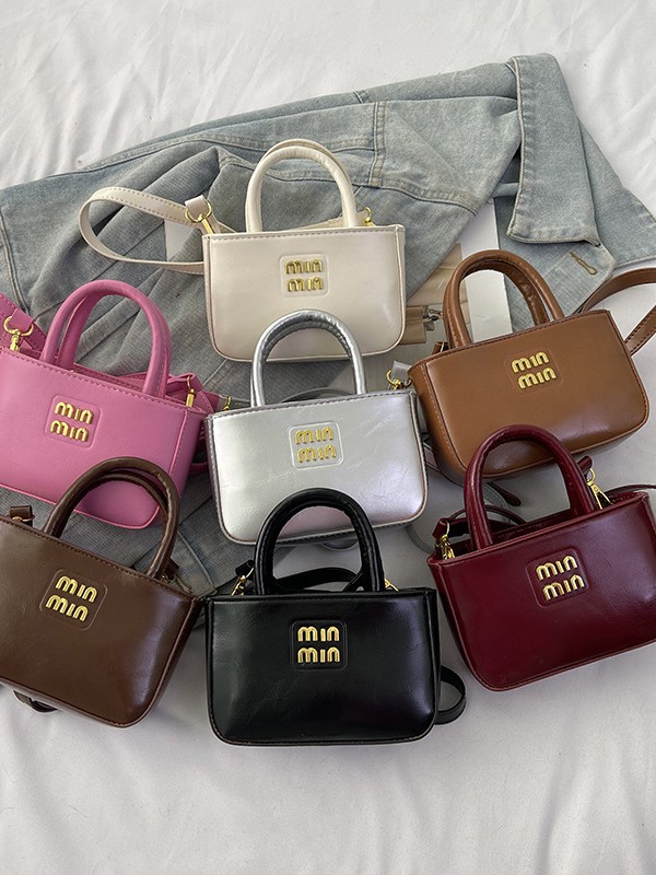 Free shipping, designer Korean version 2025 new popular mini hand-held small square bag, versatile and trendy parent-child style, fashionable crossbod