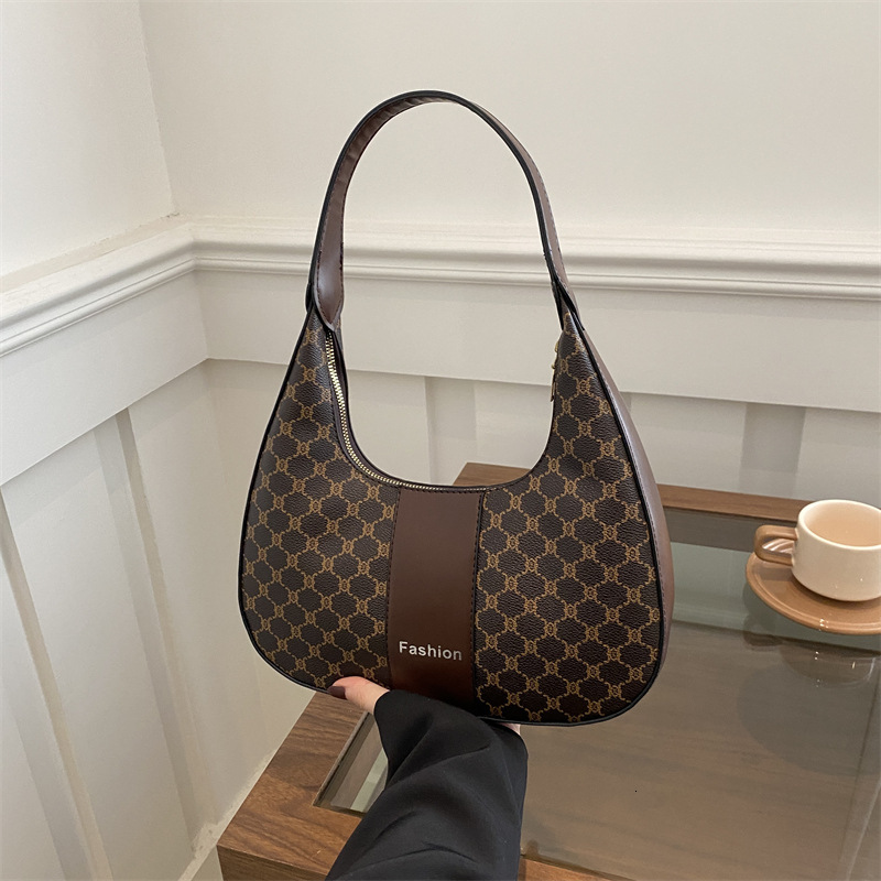 High quality texture niche 2024 for women, versatile and fashionable, single shoulder underarm women's contrasting color stick bag