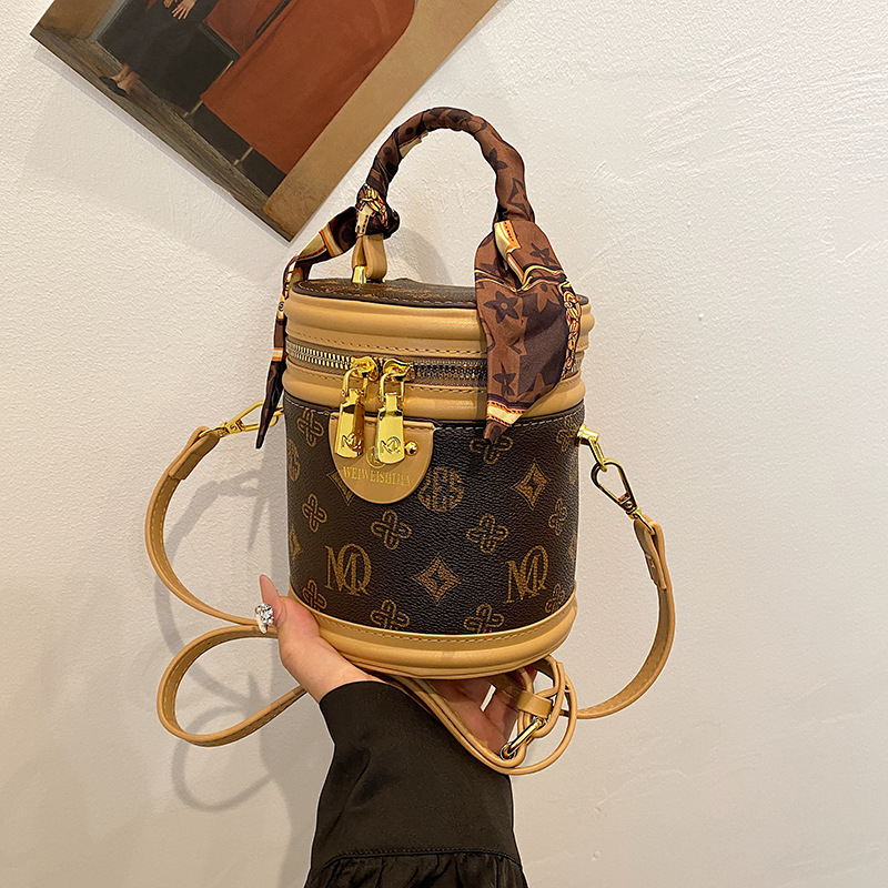 Cylinder bag 2025 new niche hand-held cylindrical bucket bag single-shouldered messenger old rice bucket bag