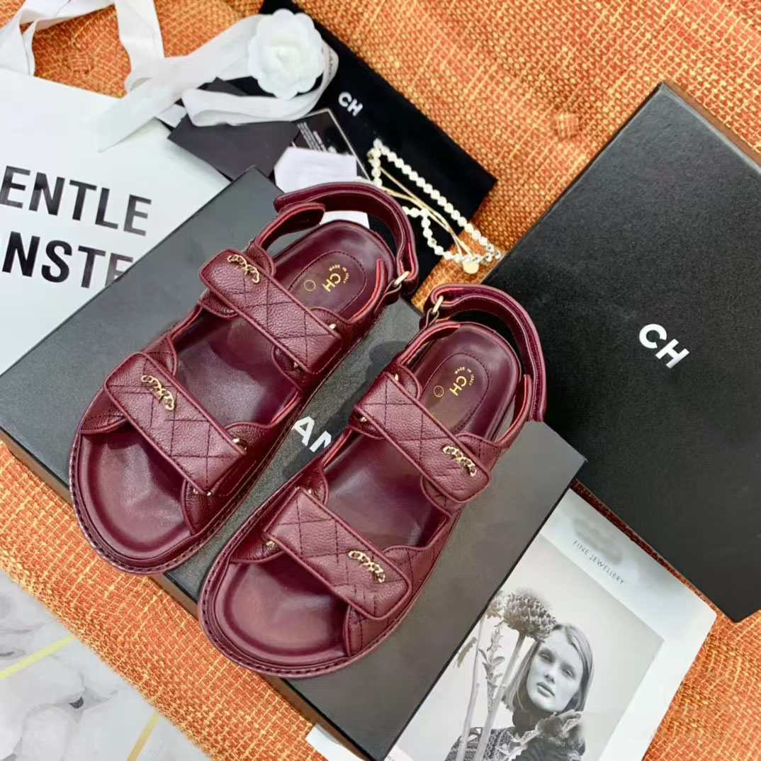 2024SS Paris Designer Shoes Women's Summer new beach flat sandals, women's CC slippers, fashionable outdoor casual and comfortable open-toe trendy women's shoes