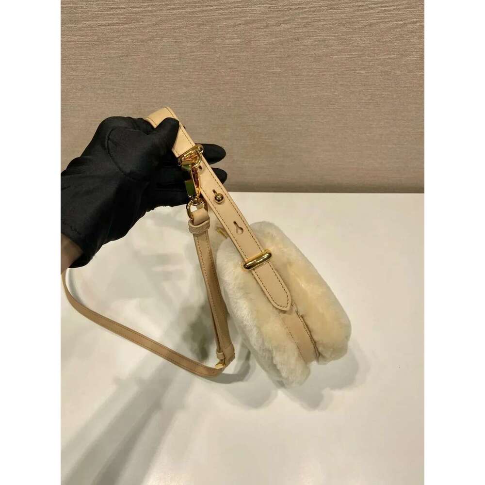 High Quality Fashion Shoulder Women Wool Retro Moon Armpit Bag Brand Diagonal Cross Soft Designer Handbag