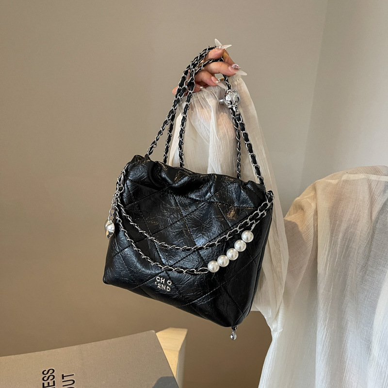 Summer Minimalist Glossy Shoulder Bag, Free Shipping, Designer Women's Bag, Fashionable And Casual, High-quality Drawstring Pleated Crossbody Bag