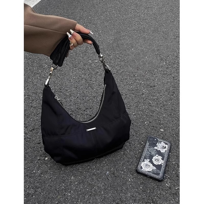 Baobao Women's 2023 New Black Cloud High Sense Small Group Underarm Handbill of Ladle Shoulder Crescent Bag
