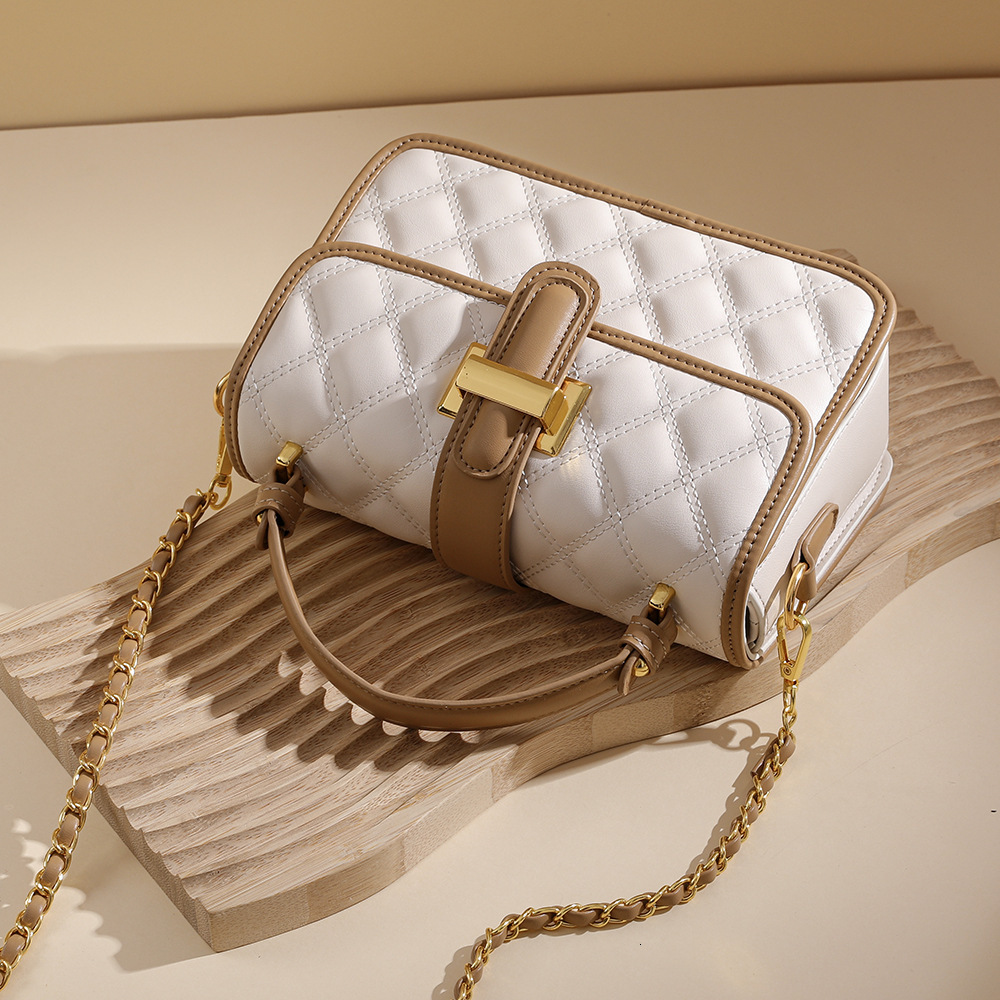 This year's popular for women in spring 2025, new fashionable and versatile diamond grid chain crossbody bags, hand-held small square bags