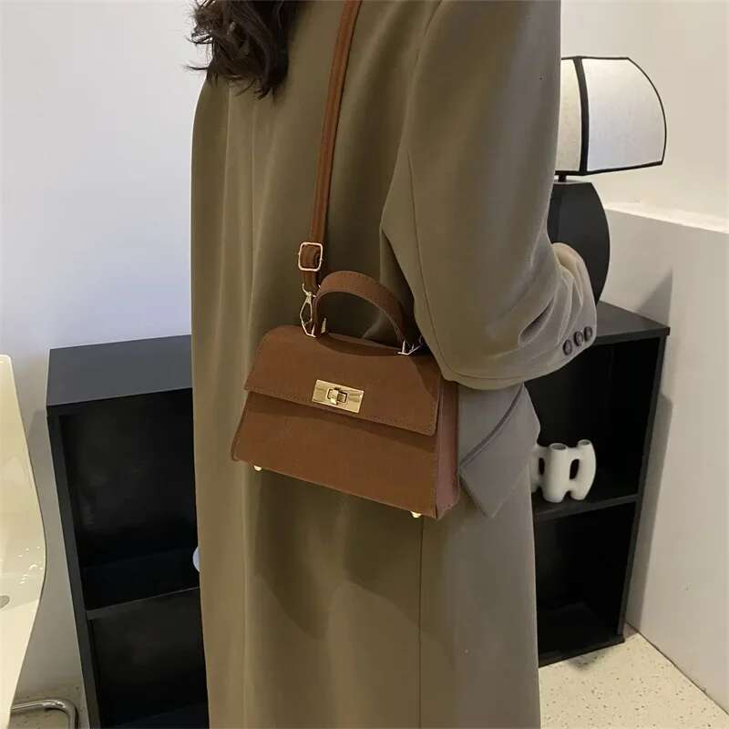 Free Shipping Women's Designer Handbag 2025 New Model Women's High-quality Dinner Dress Bag Commuting Fashion Korean Simple Shoulder Bag Wal