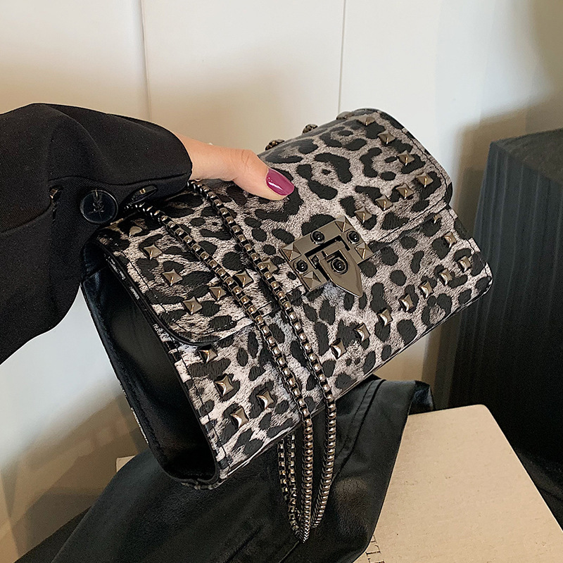 Advanced leopard print 2024 new trendy fashion single shoulder chain with niche design crossbody bag for women