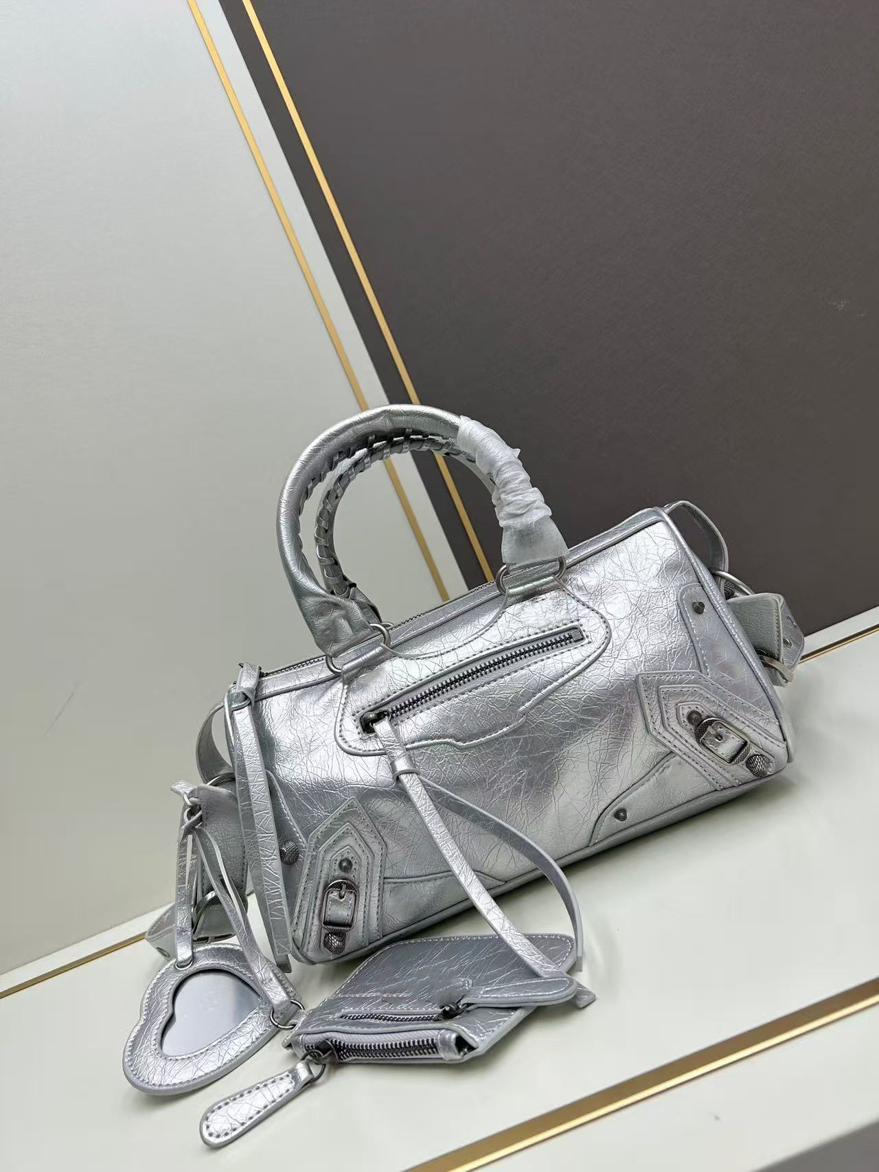 10A top quality The 2025 new fashion imported shoulder bag is noble and elegant With box