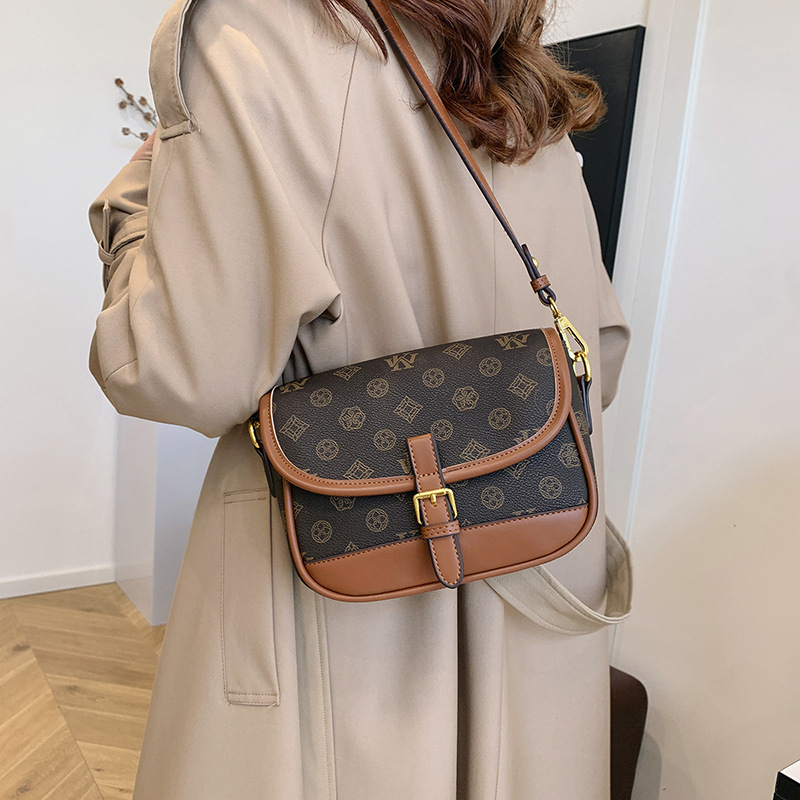 2025 New Designer-Designed Retro Shoulder Bag - European Vintage Alphabet Crossbody Ladies Flap Printing Fashion Square Handbag Girl Crossbody Saddle 