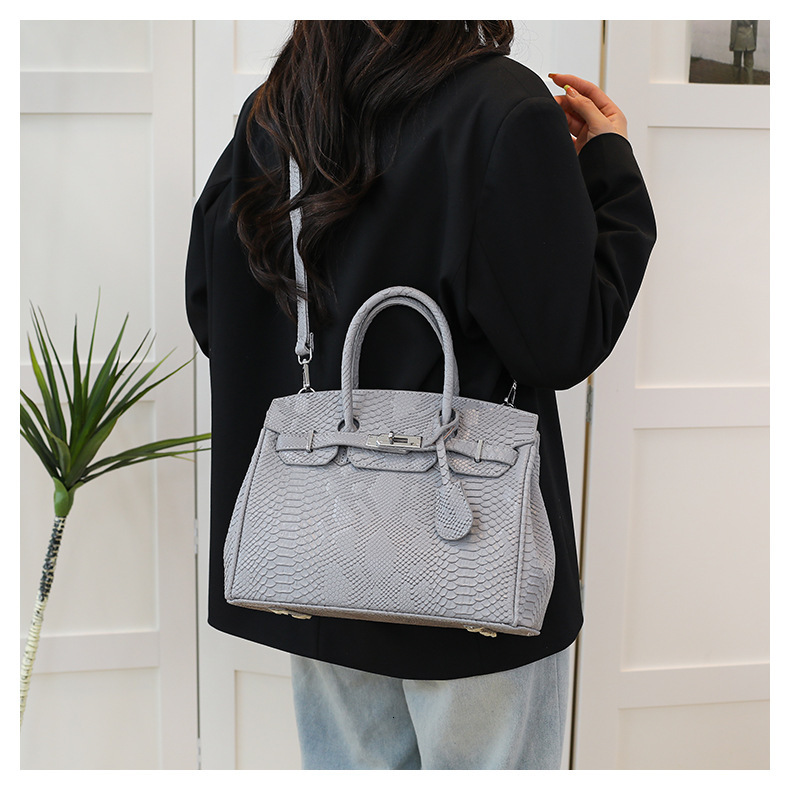 Fashion Women's Handbag Free Shipping Designer Bags Large Capacity Three-dimensional Texture High-quality Shoulder Crossbody Bag Shopping Bag Mak