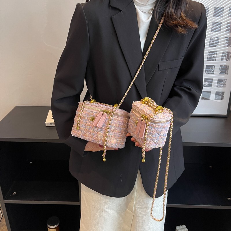 Xiaoxiangfeng woolen mini chain women 2022 new niche design box for autumn and winter versatile crossbody bag 1