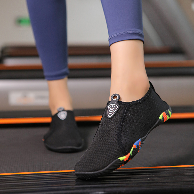 Fitness swimming and diving shoes, outdoor beach soft soled river seeking shoes, designer barefoot snorkeling and wading shoes