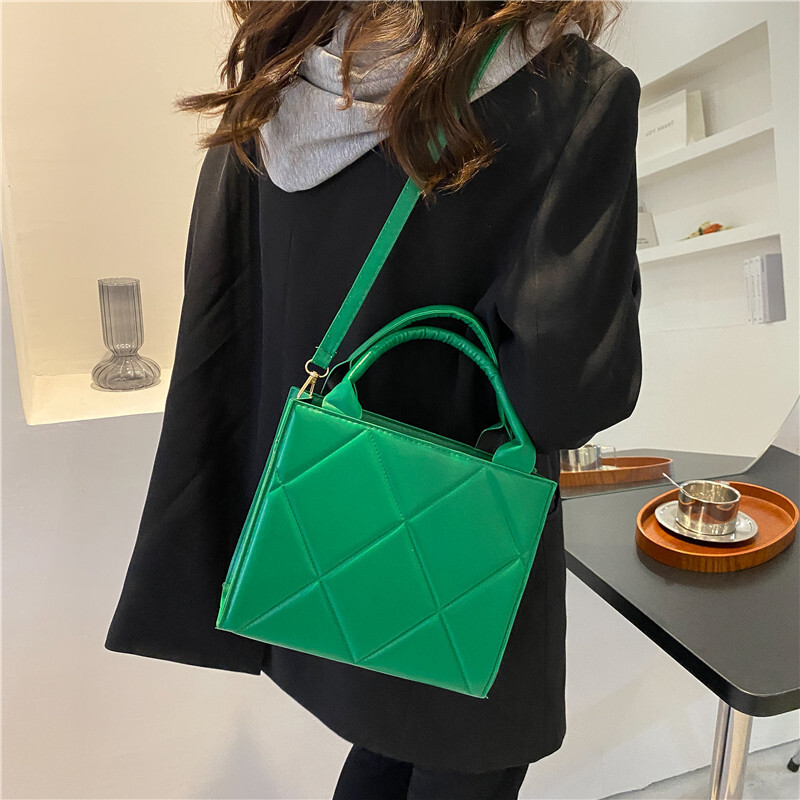 Western style solid for women's 2021 new winter diamond grid candy color portable one shoulder crossbody bag, simple small square bag