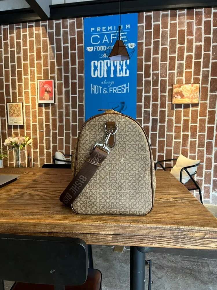 2025 New Designer Bag Fashion Crossbody Bag Men's Travel Large Capacity Luggage Bag Women's Shoulder Multi functional Women's Crossbody