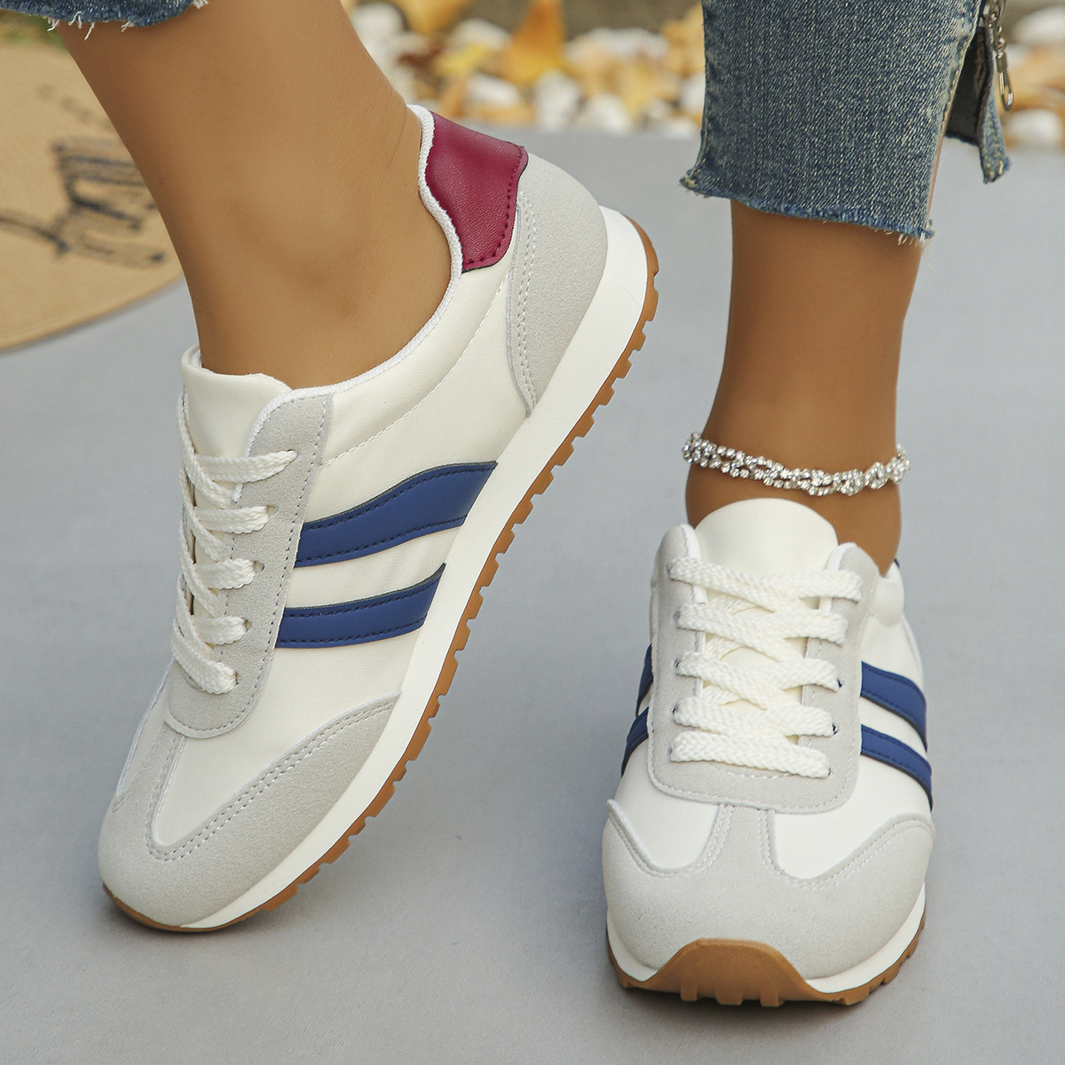 Free shipping. Designer women's 2025 new German training shoes, flat single shoes, versatile lace-up, niche casual sports shoes