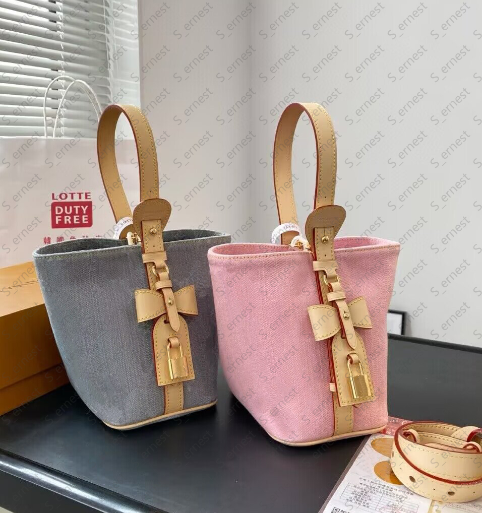Designer 2025 Denim Handbags Underarm Bag Women Totes Travel Fashion Shoulder Bags Crossbody canvas bag