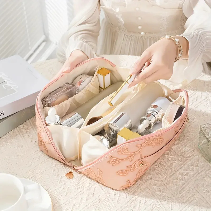 Vintage Flower Women Tote Cosmetic Bag Fashion Portable Pillow Makeup Orgainzer Pouch Washbag Large Capacity Travel Zipper Bag 250514