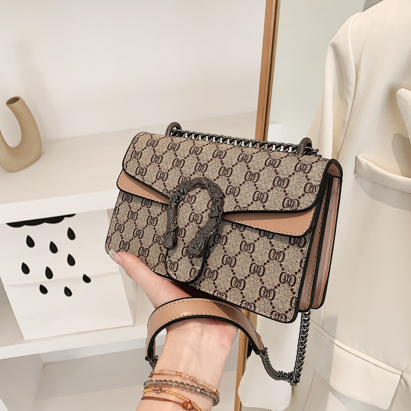 Free shipping. Designer's 2025 new cross-border trend retro printed chain bag, popular underarm bag, crossbody single-shoulder bag, small square 