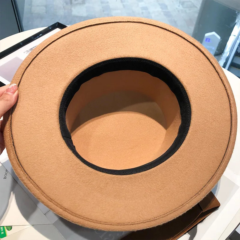 White Flat Top Fedora Hat Wedding Mens and Womens Fashion Jazz Classic Autumn Wide brim Sombrero 250517