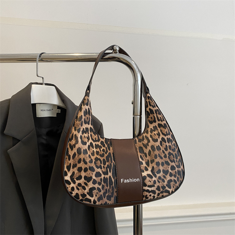 High quality texture niche 2024 for women, versatile and fashionable, single shoulder underarm women's contrasting color stick bag