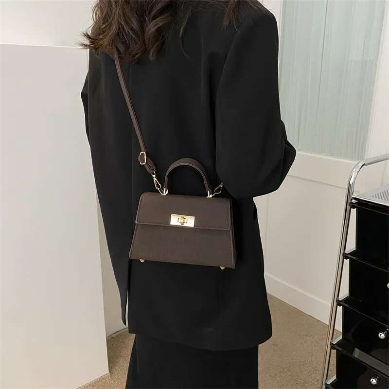 Free Shipping Women's Designer Handbag 2025 New Model Women's High-quality Dinner Dress Bag Commuting Fashion Korean Simple Shoulder Bag Wal