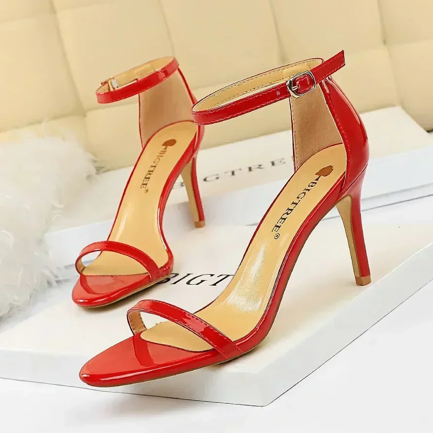 Summer Women Vacation Strap Sandals Fetish 8cm 11cm Stiletto Lady Classic Patent Leather Heels Sandles Party Low Heels Shoes 250515