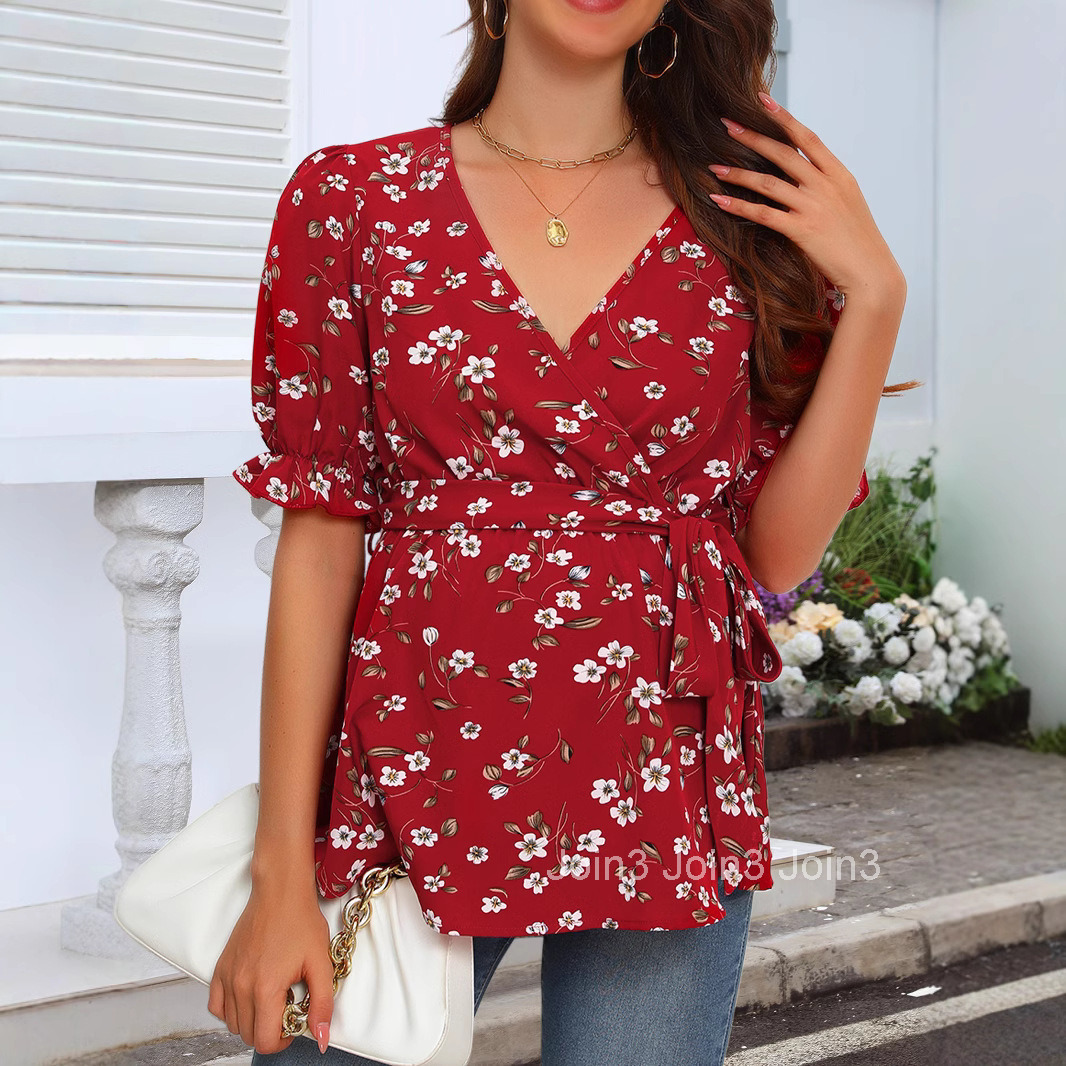 Pregnant Mother Cross Chest V-neck Waist Cinching Tied Up While Breastfeeding Wearing a Dress