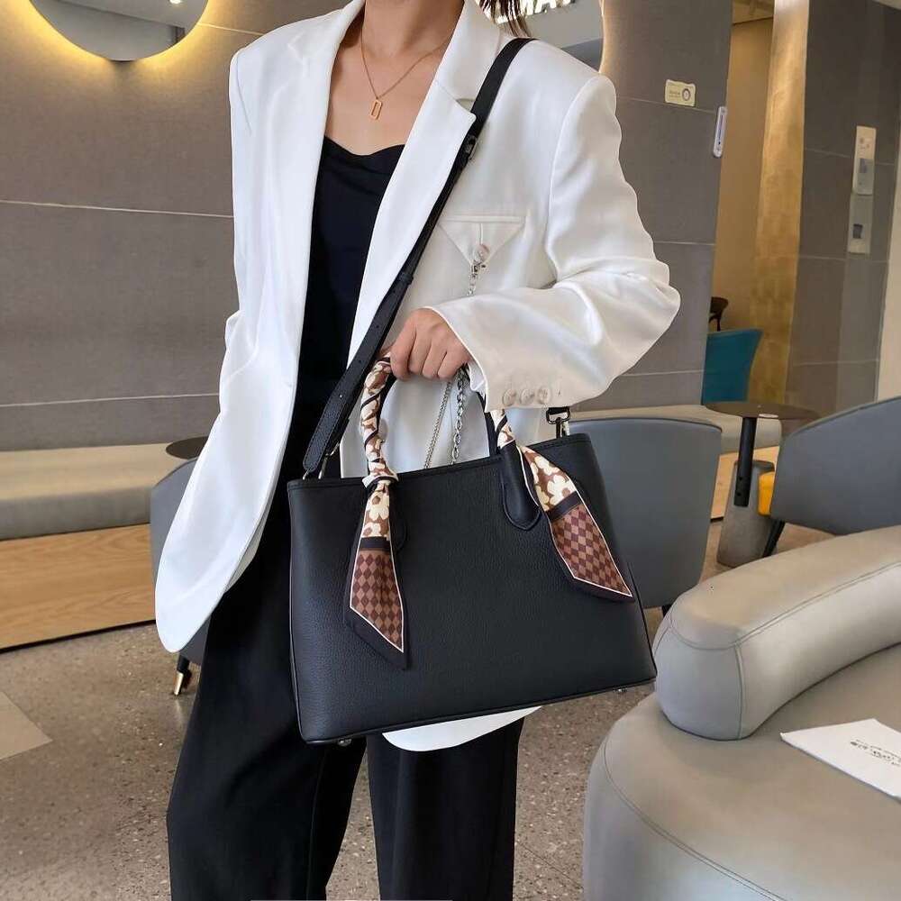 Tote Bag Head Layer Cowhide Single Shoulder Large Capacity Crossbody Handbag Women S Simple Shopping Bag Practical And Generous Commuting Bag KQ