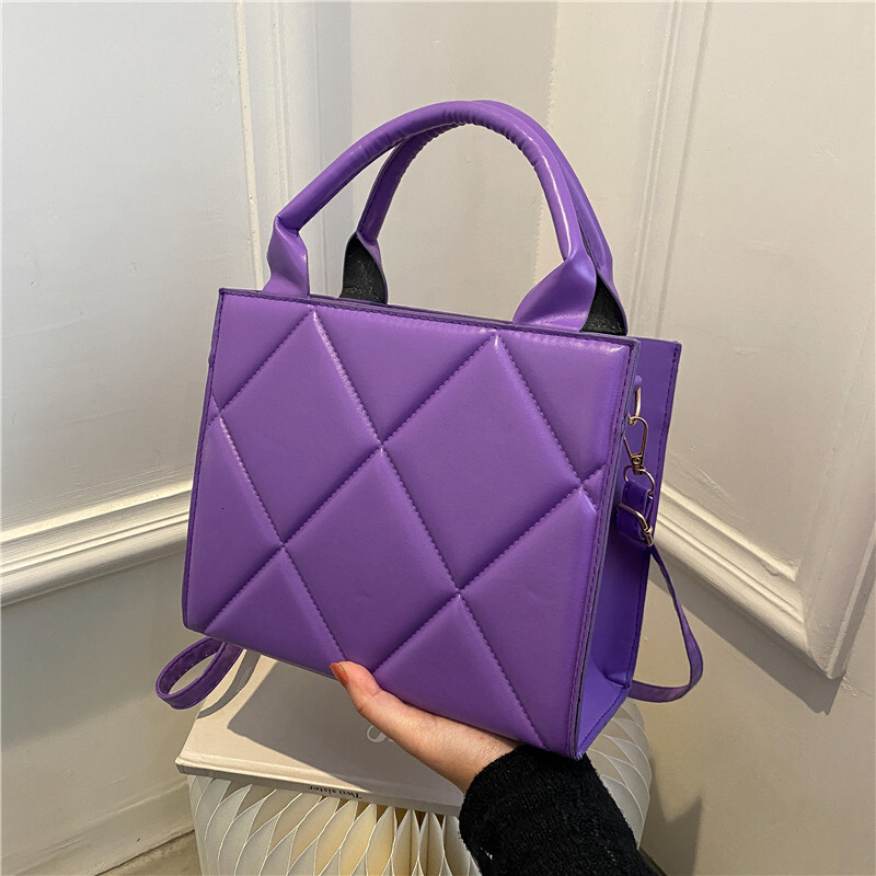 Western style solid for women's 2021 new winter diamond grid candy color portable one shoulder crossbody bag, simple small square bag