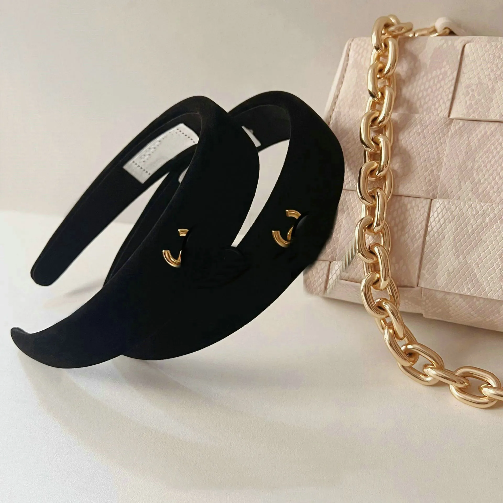 Brand Letter Bandeau Designer Femme Noir Accessoire Cheveux Coupe Éponge Mode Élégant Cadeau Fête