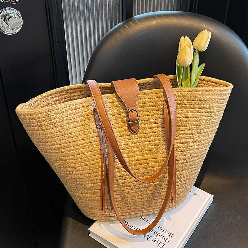 New Leisure Small Fresh Woven Armpit Beach Bag Commuting Large Capacity Commuting Vegetable Basket Tote Bag for Women