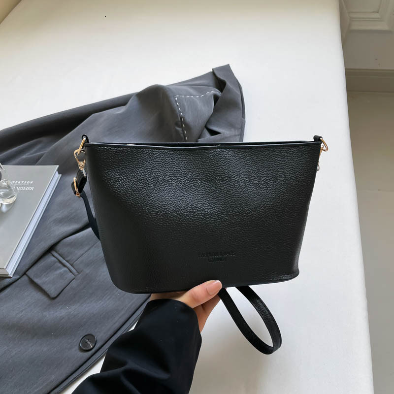 Free Delivery Designer Bag Texture Large Capacity For Women 2025 New Summer Versatile Crossbody Fashionable Commuting Single Shoulder Bucket Luxury Ba