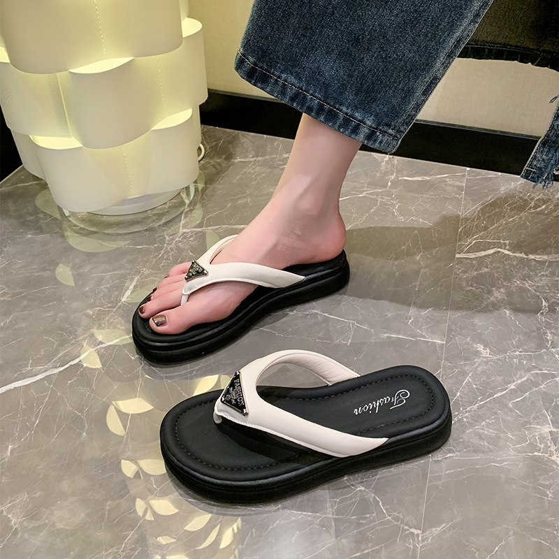 2025 Summer New Style Thick Sole Letter slipper for womens Designer Hot Selling Outdoor Beach Slides Versatile Size 35-39