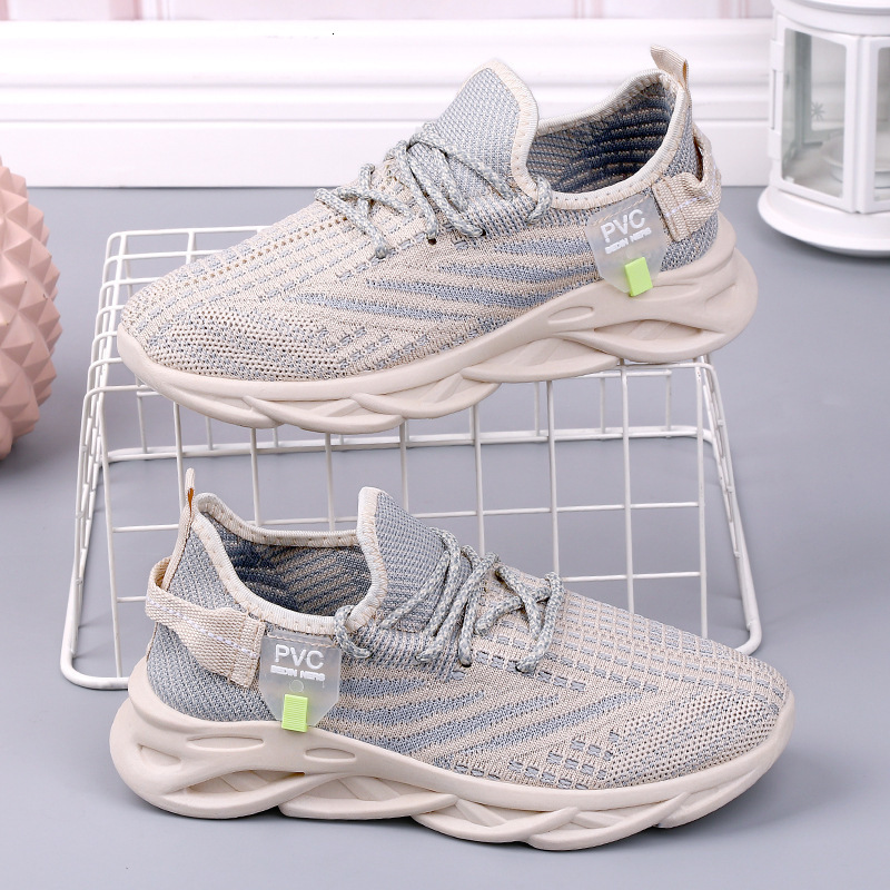 New women's sporty and lightweight running shoes designed with fashionable fabrics, breathable and casual women's shoes