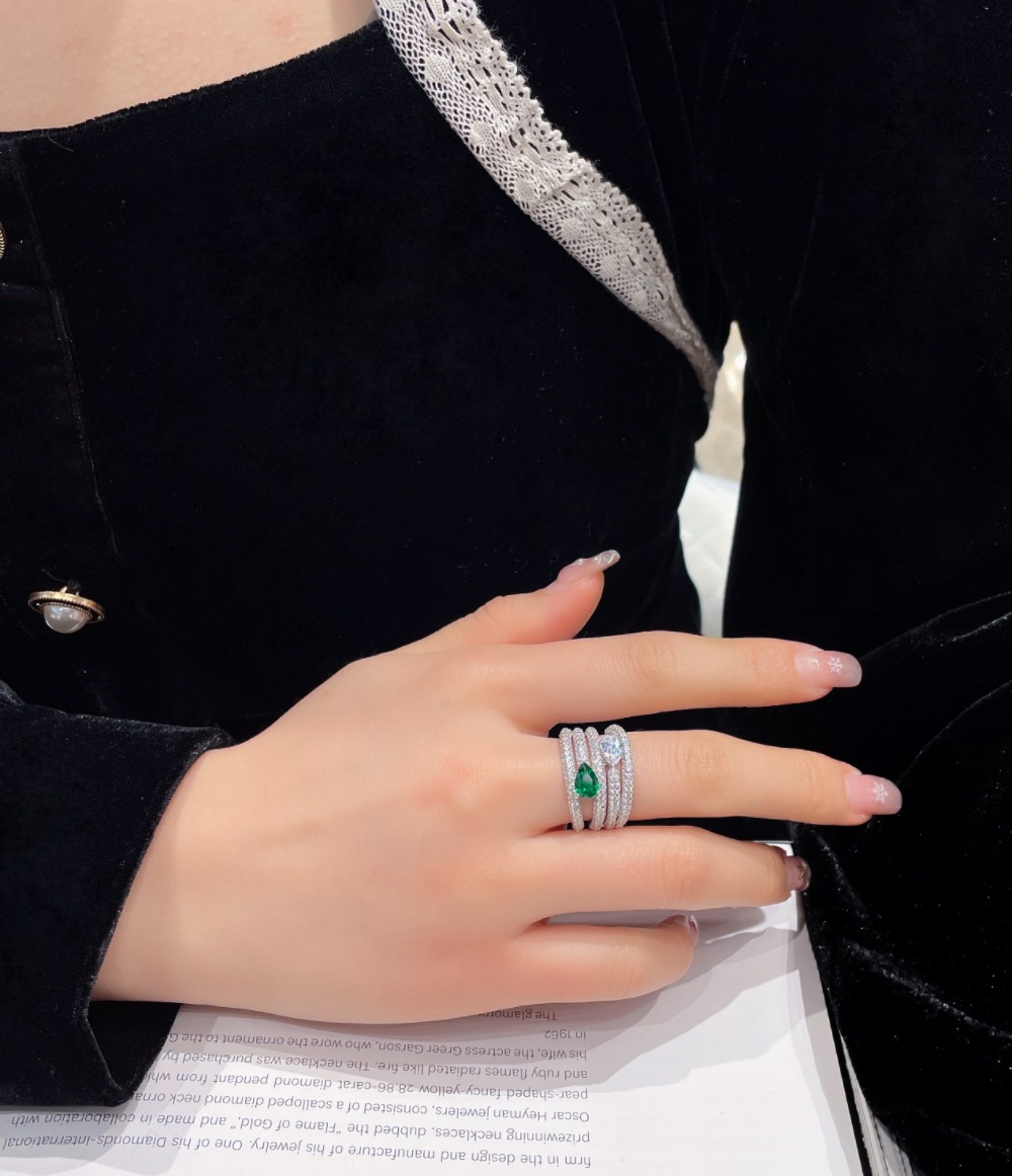 25 Brand New Stunning Wedding Rings Luxury Jewelry 925 Designer Sterling Silver Fill Pear Shape Emerald 5A Zircon CZ Diamond Elegant Pave Women Engage