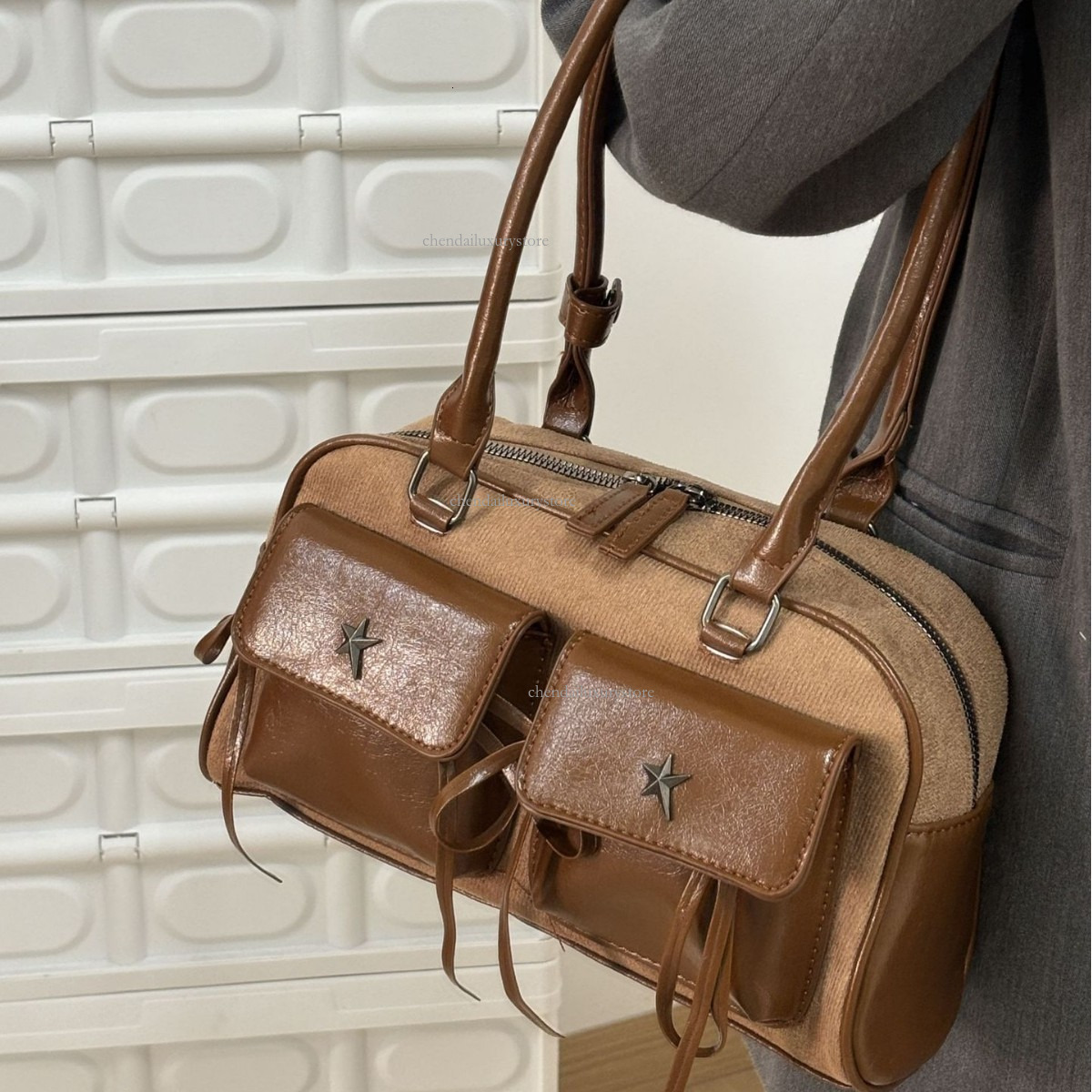 Free Delivery Designer Bag Women's Crossbody Bag Fashionable Retro Bowling Bag New Large Capacity Boston Bag Niche Hand-held Shoulder Bag Casual 