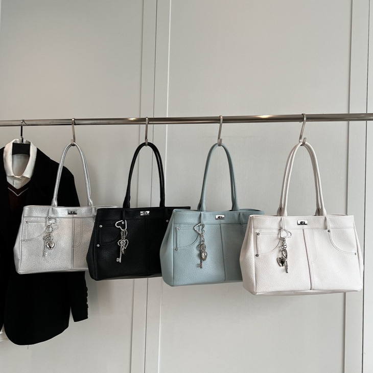 2025 Free Shipping Designer Women's Bag High Quality Fashion Leisure Niche Pocket Handbag Work Commuter Single Shoulder Crossbody Bag Large Shopp
