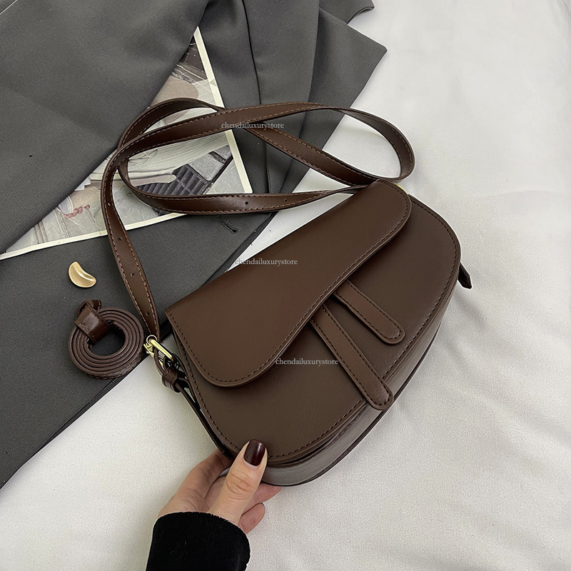 Free Delivery Designer Bag Summer Luxury Women's Shoulder Bag Urban Minimalist Popular Crossbody Bag Saddle Bag Three-dimensional Fashionable Han