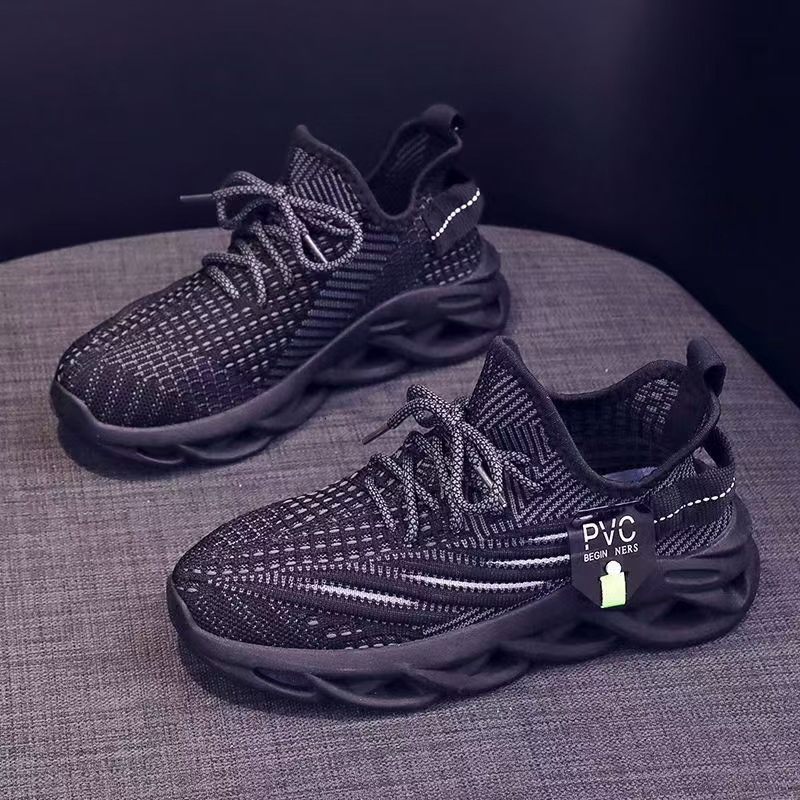 New women's sporty and lightweight running shoes designed with fashionable fabrics, breathable and casual women's shoes