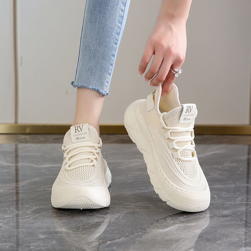Sporting women's new running fly woven coconut shoes, designed by fashionable, non slip, lightweight, breathable tennis shoes
