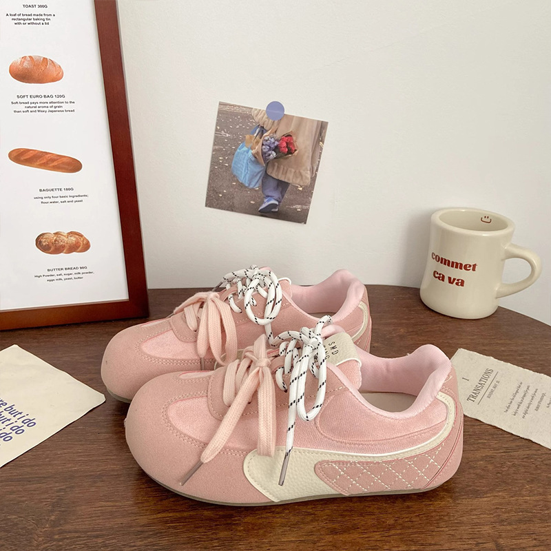 Pink training board shoes, fashionable and cute new style, unique and niche. Puff bread shoes, designer, fashionable women's white shoes