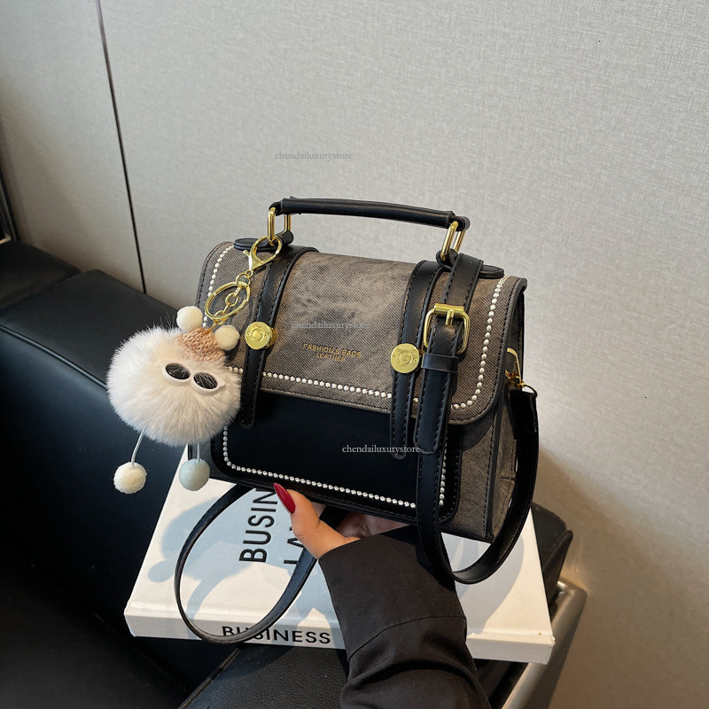 Free Delivery Designer Women's Fashionable Handbag New Fashion Brand French Minimalist Small Square Cross Shoulder Bag Spliced Letter Casual Cros