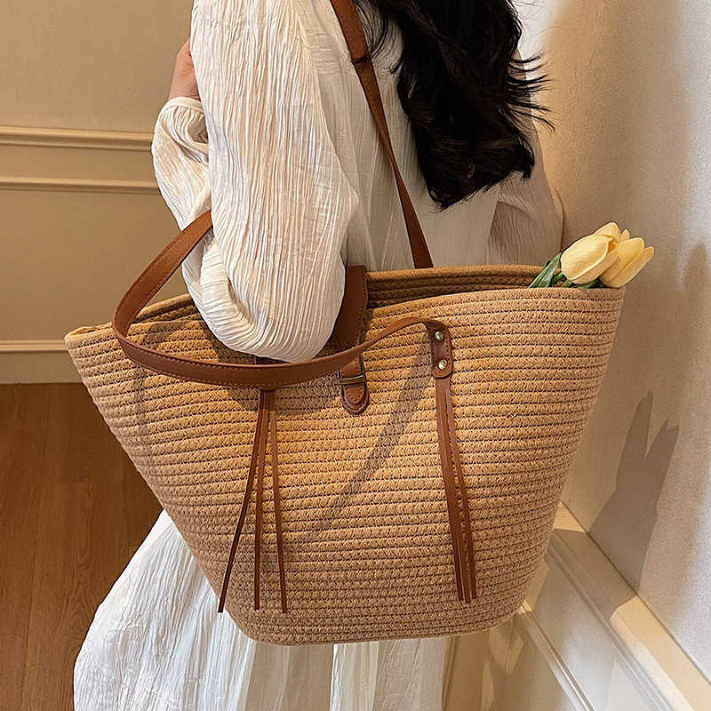 New Leisure Small Fresh Woven Armpit Beach Bag Commuting Large Capacity Commuting Vegetable Basket Tote Bag for Women