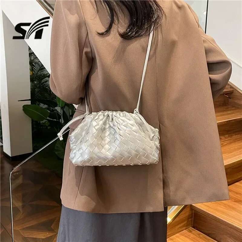 New Cloud Summer Versatile High-end Sense Niche Shoulder Messenger Temperament Woven Women's Bag Handbags