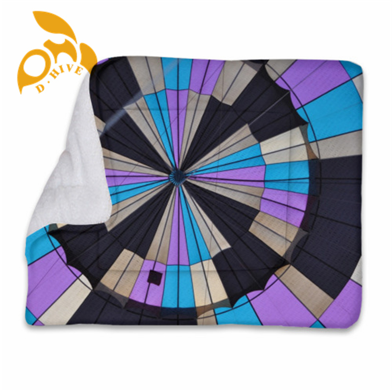 Medium sized dog thermal pad (18 * 22in) flannel is easy to clean and maintains the pet's home nest