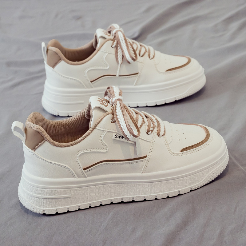 New white women's breathable multifunctional sports shoes designed by fashionable and casual soft soled sports shoes designer