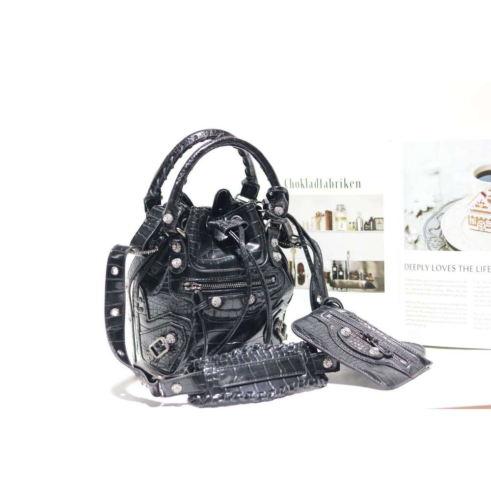 Motorcycle nail crocodile pattern bucket bag hand held crossbody