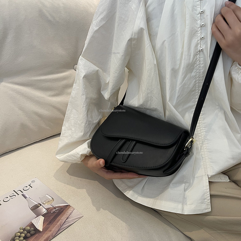 Free Delivery Designer Bag Summer Luxury Women's Shoulder Bag Urban Minimalist Popular Crossbody Bag Saddle Bag Three-dimensional Fashionable Han