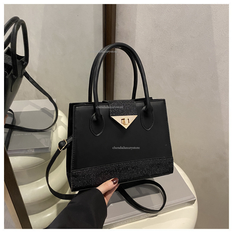 Free Delivery Designer Bag Women's Shoulder Bag New Lock Fashion Splicing Handbag Simple Square Crossbody Bag Kelly Bag Phone Bag