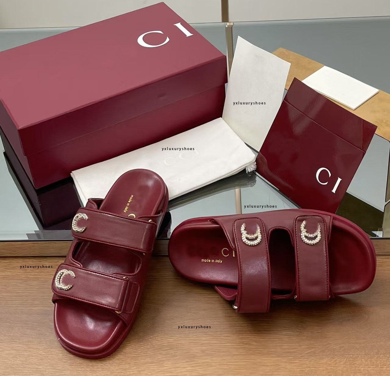 2025SS Designer shoes Paris Women's Summer New metal letter sandals luxurious beach sandals high-quality wide flat diamond letter beach slippers for women